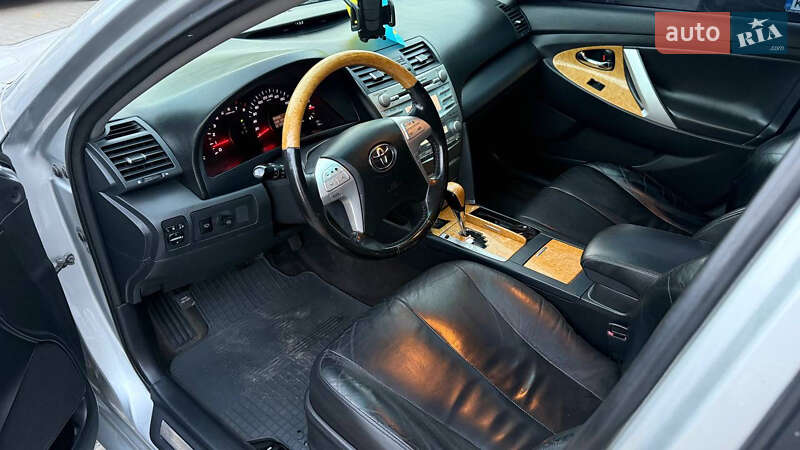 Седан Toyota Camry 2006 в Днепре