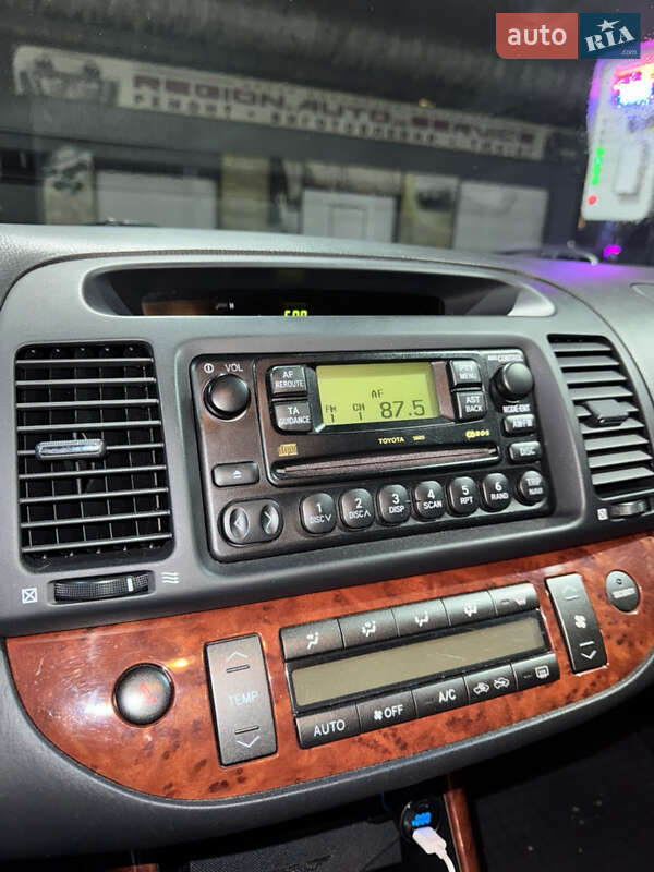 Седан Toyota Camry 2003 в Киеве