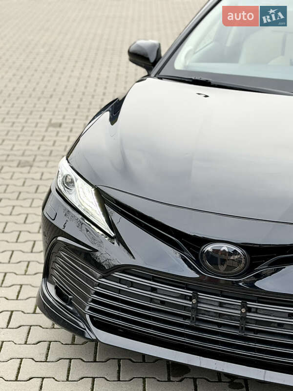 Седан Toyota Camry 2021 в Ужгороде