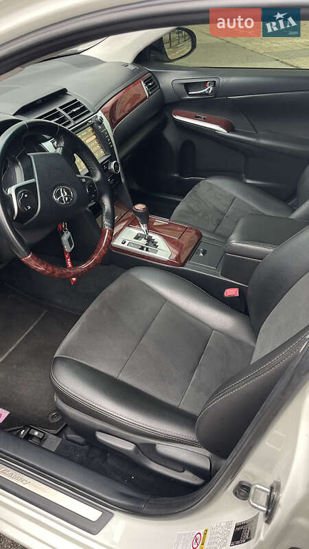 Седан Toyota Camry 2013 в Киеве фото 3 Седан Toyota Camry 2013 в Киеве