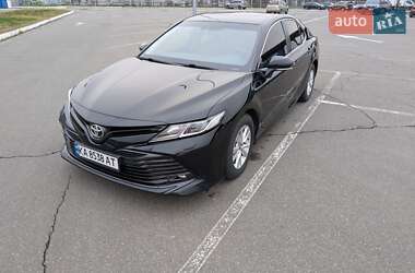 Седан Toyota Camry 2018 в Киеве