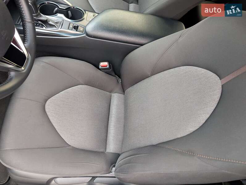 Седан Toyota Camry 2018 в Киеве