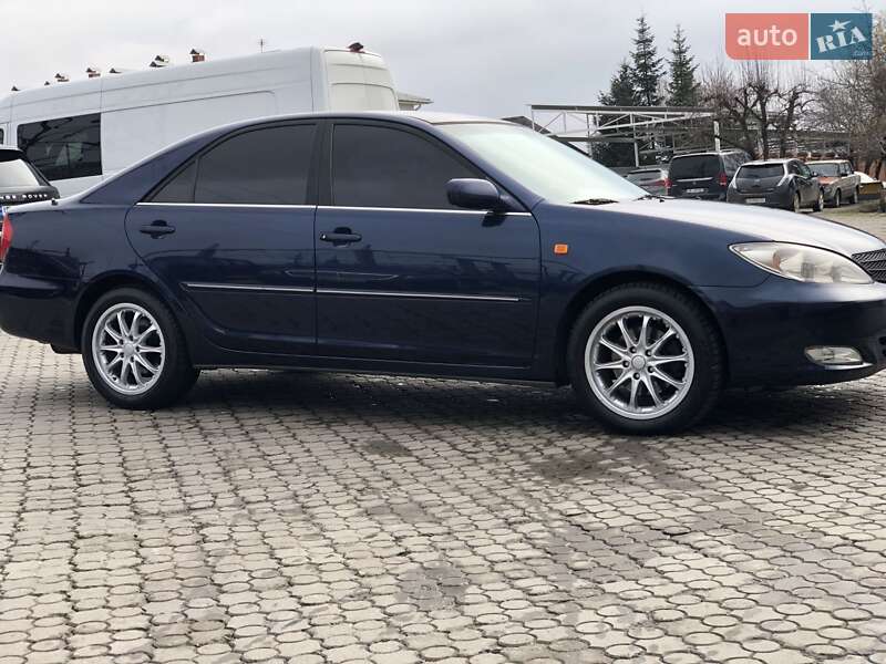 Седан Toyota Camry 2005 в Черновцах