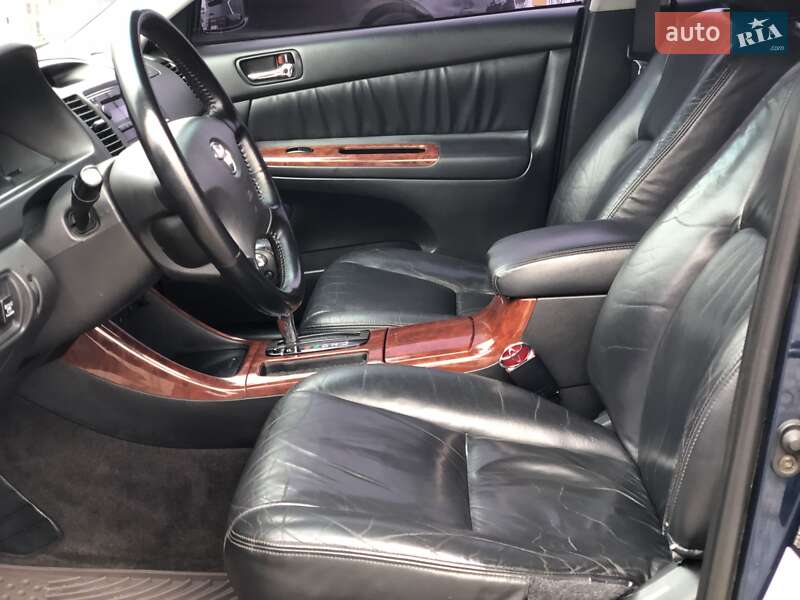 Седан Toyota Camry 2005 в Черновцах