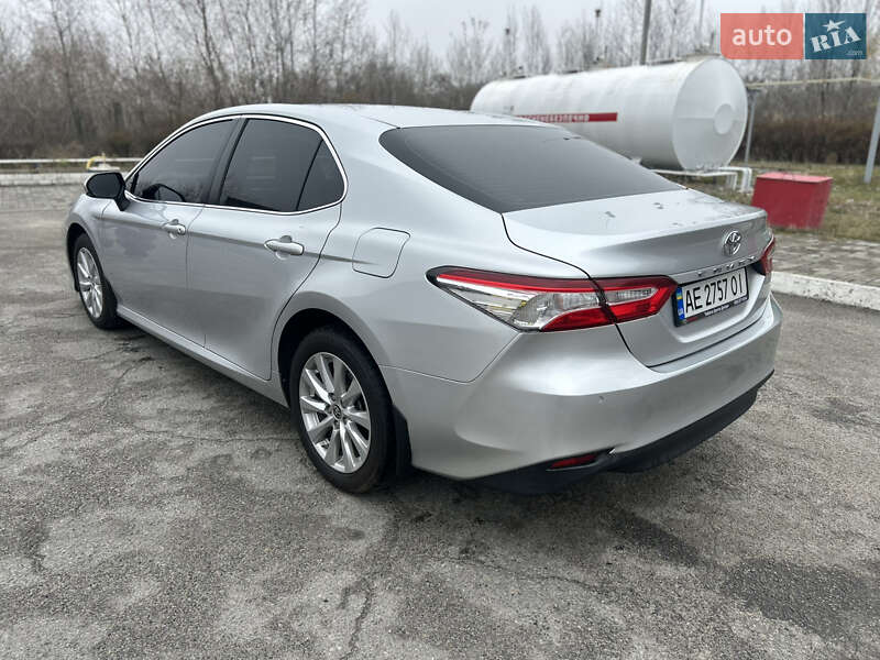 Седан Toyota Camry 2020 в Днепре