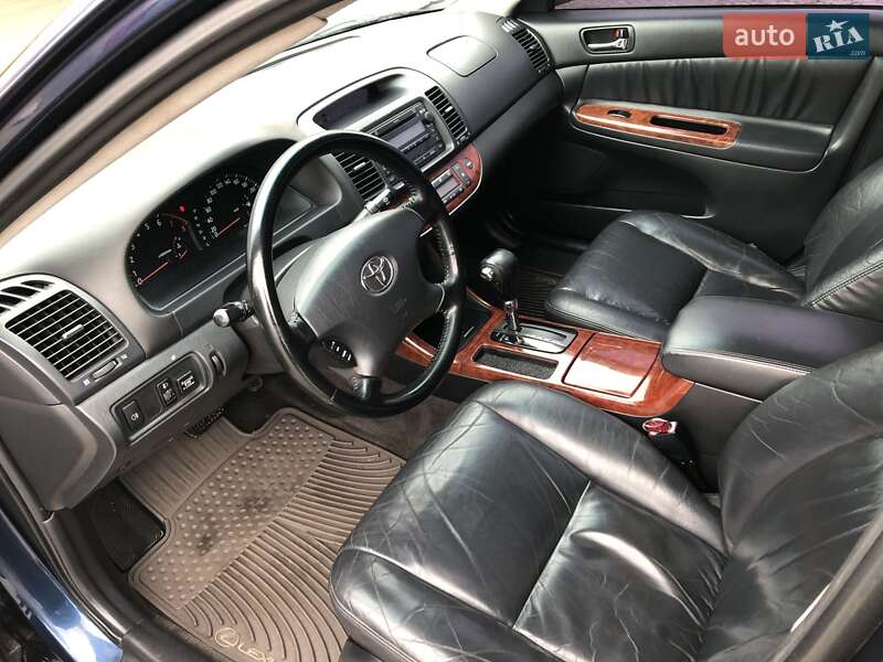 Седан Toyota Camry 2005 в Черновцах