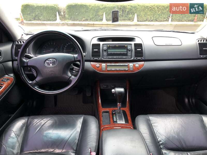 Седан Toyota Camry 2005 в Черновцах