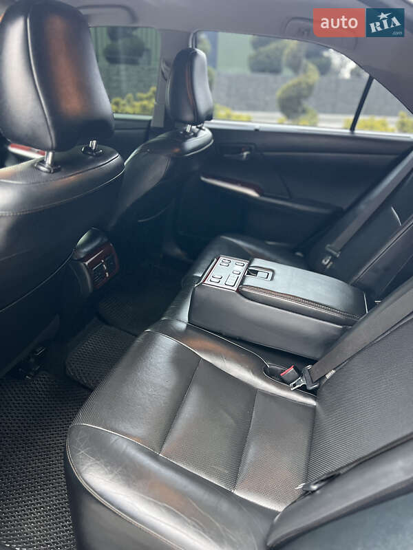 Седан Toyota Camry 2011 в Киеве