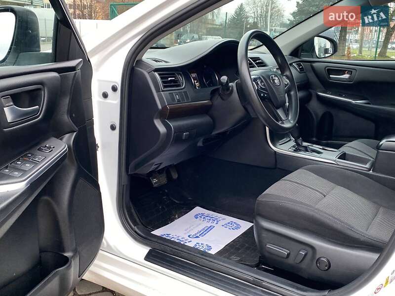 Седан Toyota Camry 2016 в Львове
