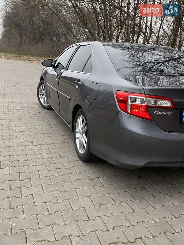 Седан Toyota Camry 2013 в Тернополе