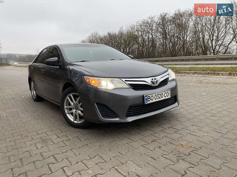 Седан Toyota Camry 2013 в Тернополе