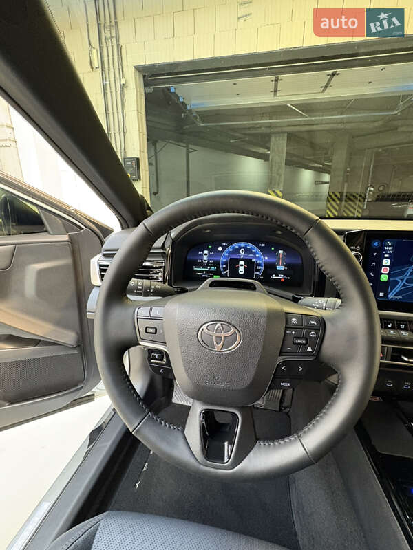 Седан Toyota Camry 2024 в Києві