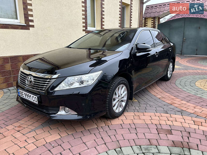 Седан Toyota Camry 2012 в Николаеве