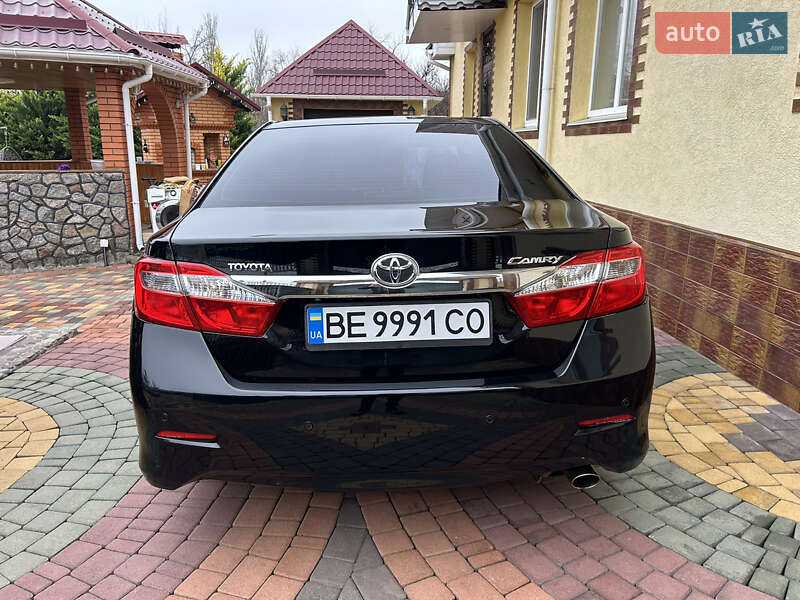 Седан Toyota Camry 2012 в Николаеве