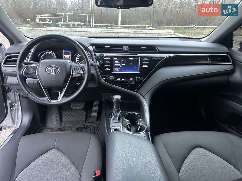 Седан Toyota Camry 2020 в Днепре
