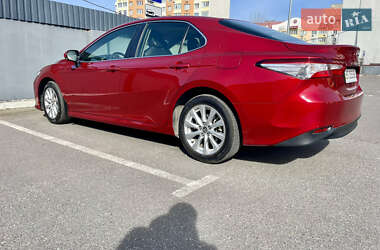 Седан Toyota Camry 2018 в Херсоне