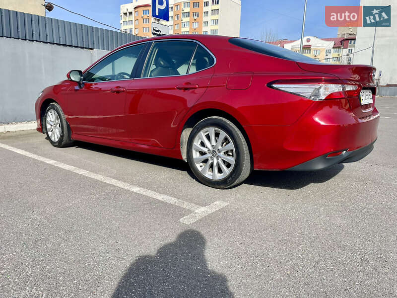 Седан Toyota Camry 2018 в Херсоні