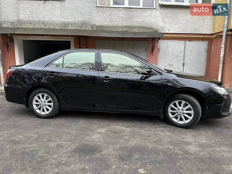 Седан Toyota Camry 2016 в Львове