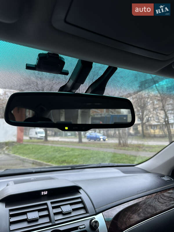 Седан Toyota Camry 2016 в Львове