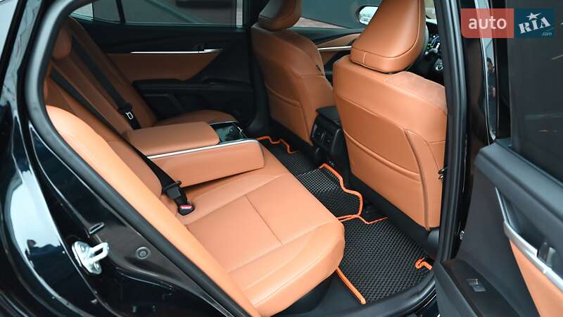 Седан Toyota Camry 2025 в Киеве