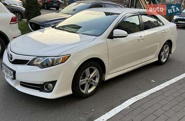 Седан Toyota Camry 2013 в Киеве