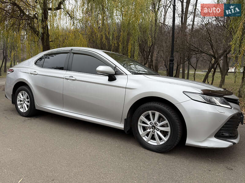 Седан Toyota Camry 2017 в Киеве