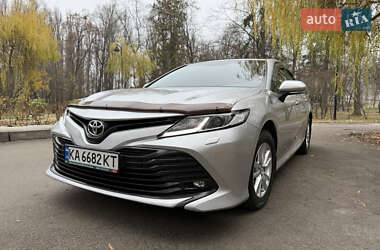 Седан Toyota Camry 2017 в Киеве