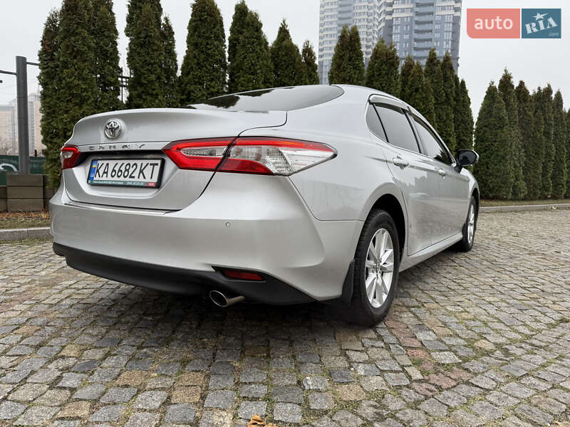 Седан Toyota Camry 2017 в Киеве