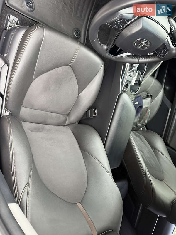 Седан Toyota Camry 2017 в Киеве