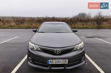 Седан Toyota Camry 2014 в Виннице