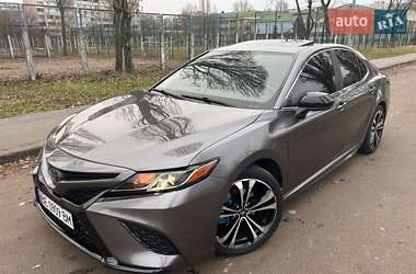 Седан Toyota Camry 2019 в Киеве