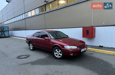 Седан Toyota Camry 1998 в Києві
