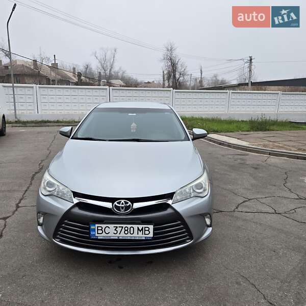 Седан Toyota Camry 2015 в Кривом Роге