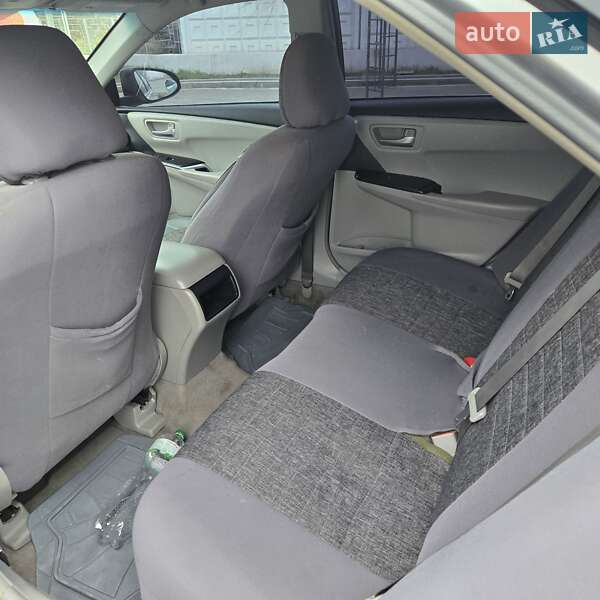 Седан Toyota Camry 2015 в Кривом Роге