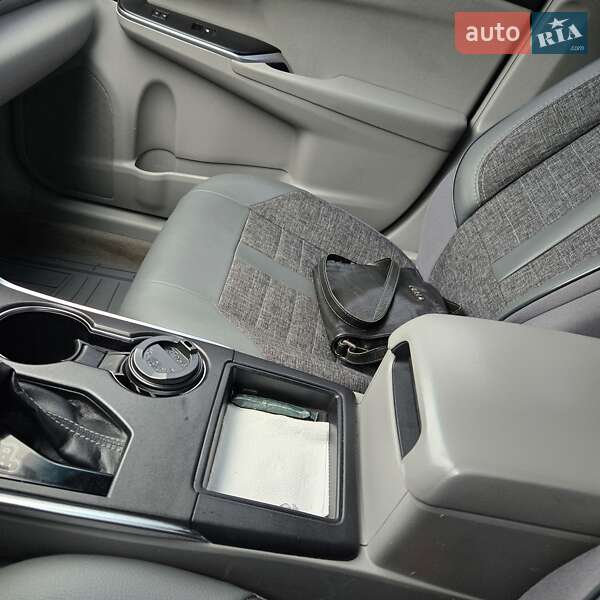 Седан Toyota Camry 2015 в Кривом Роге