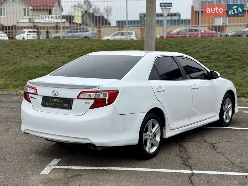 Седан Toyota Camry 2014 в Киеве