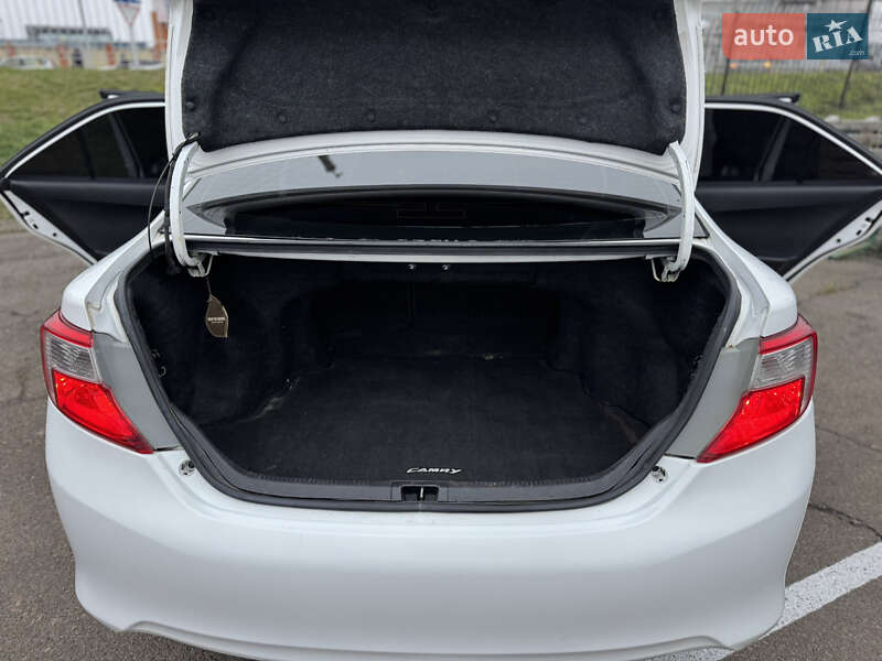 Седан Toyota Camry 2014 в Киеве