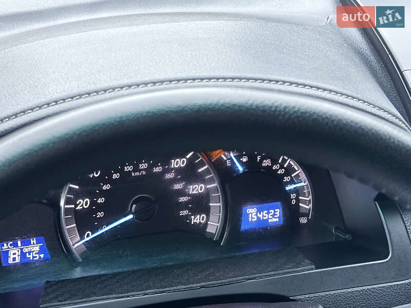 Седан Toyota Camry 2014 в Киеве