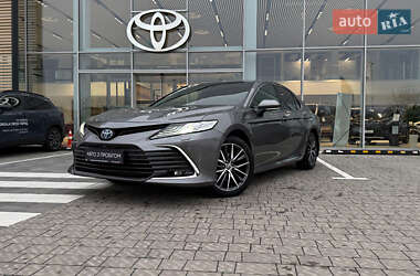 Седан Toyota Camry 2021 в Ровно