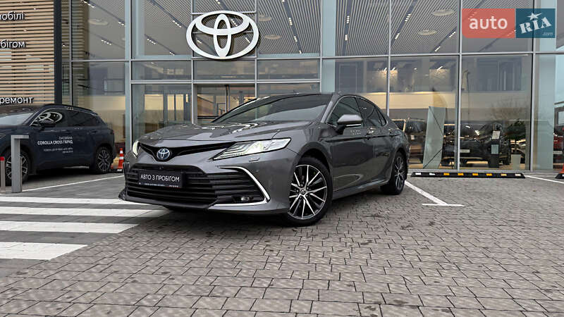 Седан Toyota Camry 2021 в Ровно