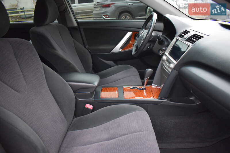Седан Toyota Camry 2010 в Житомире
