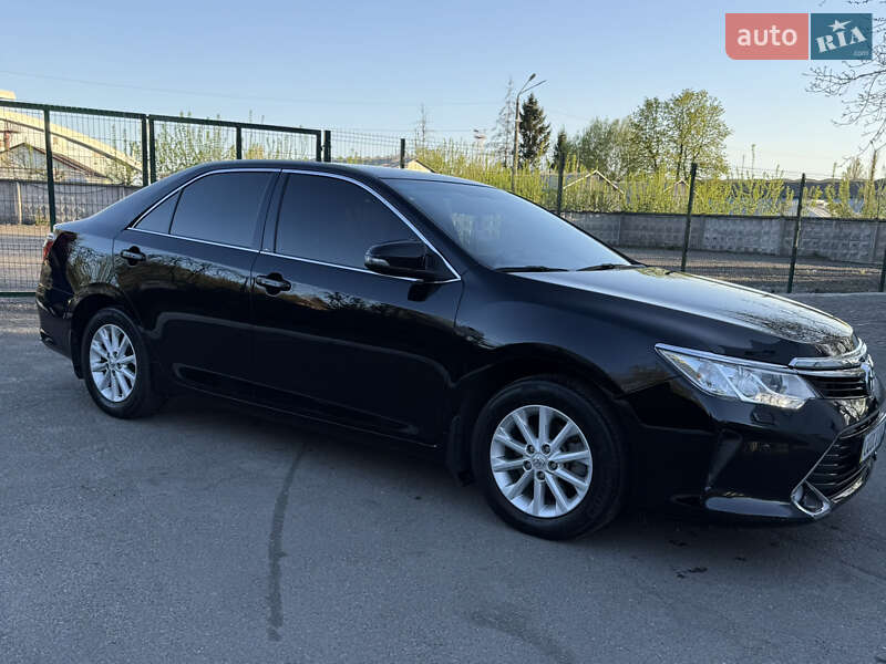 Седан Toyota Camry 2017 в Киеве
