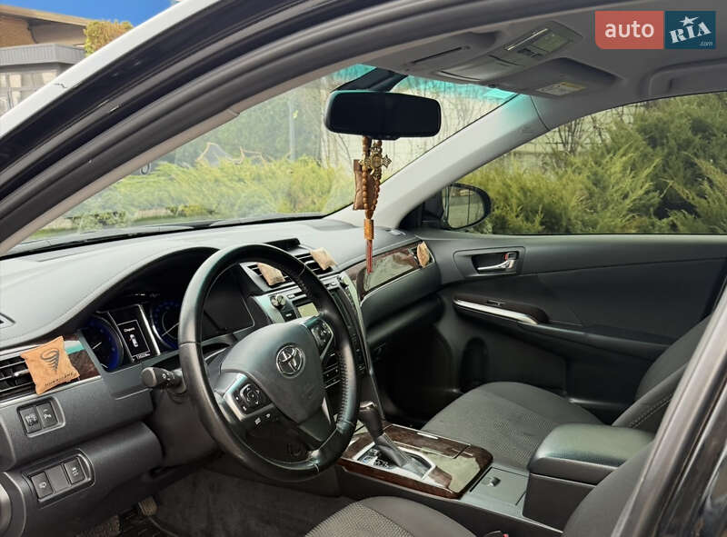 Седан Toyota Camry 2017 в Киеве