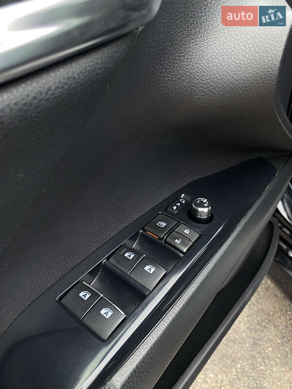 Седан Toyota Camry 2020 в Киеве