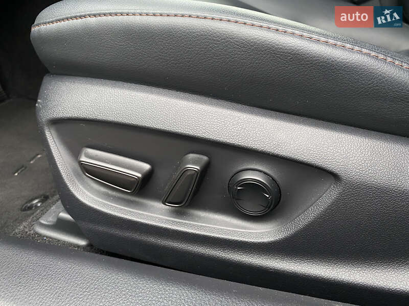 Седан Toyota Camry 2020 в Киеве