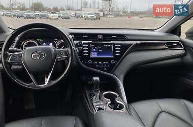 Седан Toyota Camry 2020 в Киеве