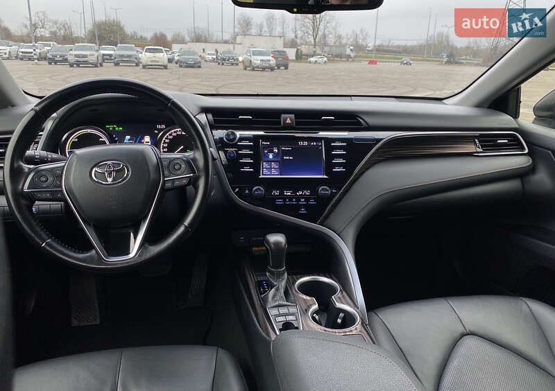 Седан Toyota Camry 2020 в Киеве