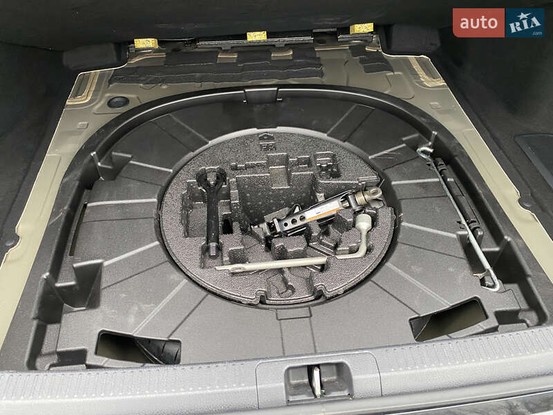 Седан Toyota Camry 2020 в Киеве