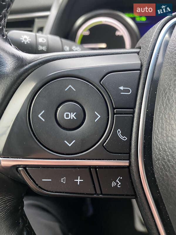 Седан Toyota Camry 2020 в Киеве