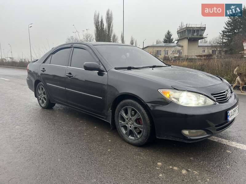 Седан Toyota Camry 2005 в Киеве